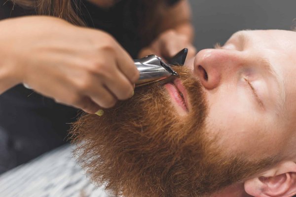 Que choisir entre la tondeuse et le rasoir électrique à barbre ?