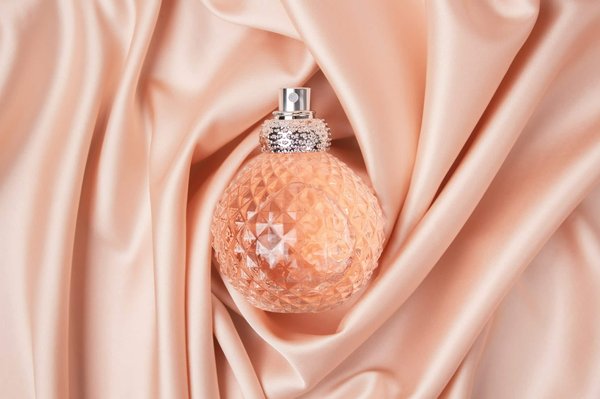 Parfum d'ambiance : pourquoi acheter du spray textile ?