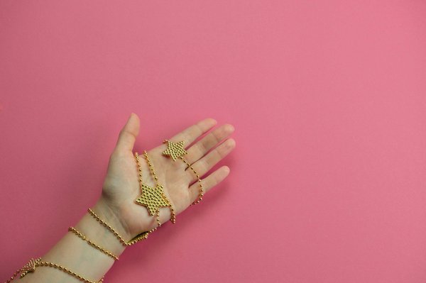 Bijou personnalisé français en or : conseils pour réaliser une gourmette parfaite