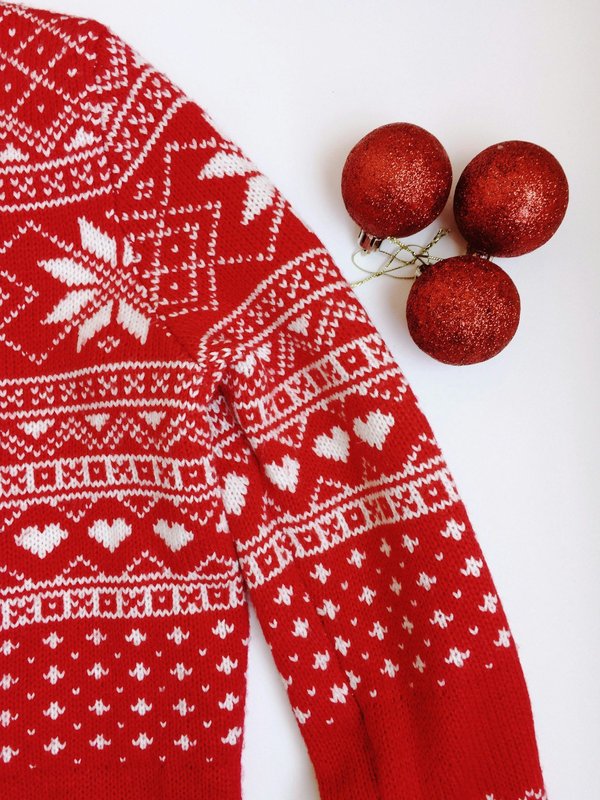 Les tendances des pulls de Noël pour femmes en 2021 : style et festivité