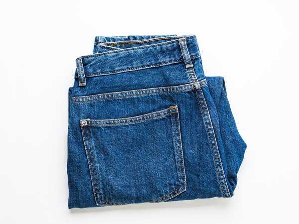 Adoptez le style rétro avec le jean mom femme tendance