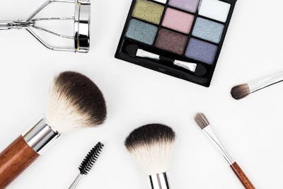 Maquillage : offrez-vous des marques à prix cassés